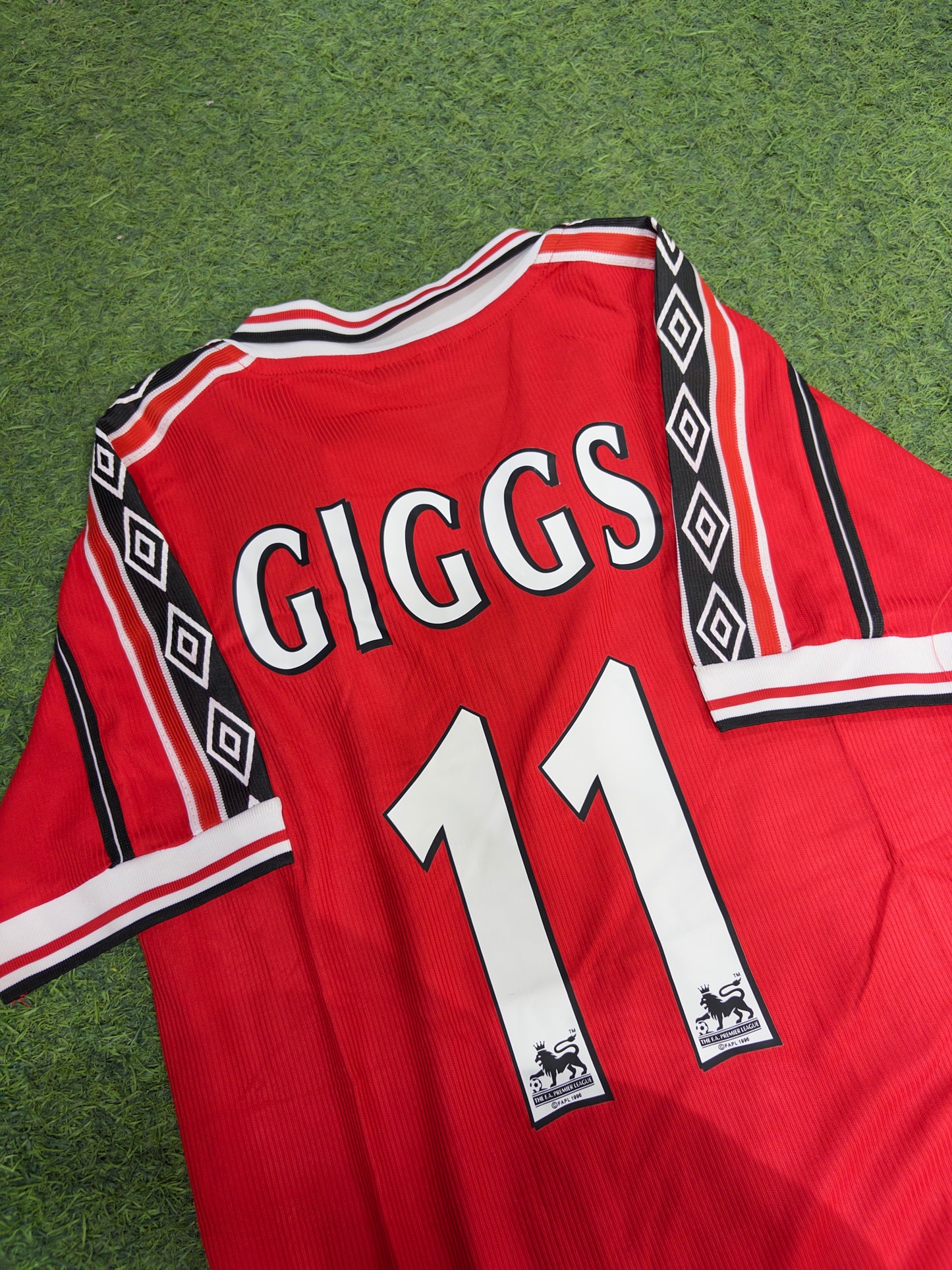 MANCHESTER UNITED 98/99 NIÑO