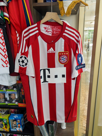 BAYERN MUNICH 10/11