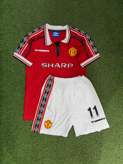 MANCHESTER UNITED 98/99 NIÑO