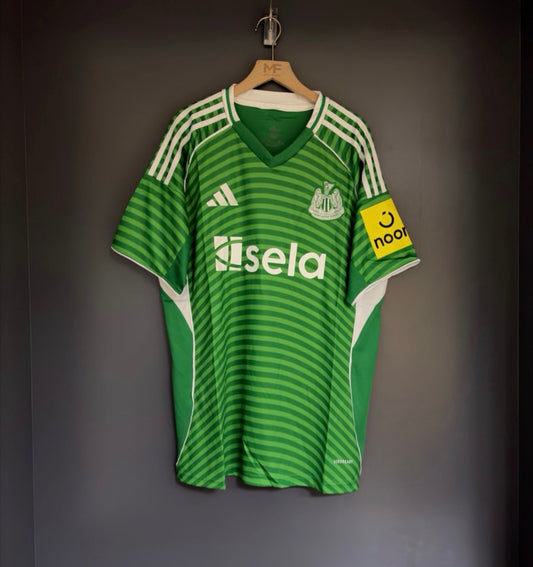 NEWCASTLE VISITANTE 25/26