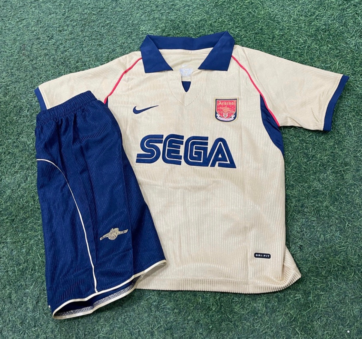 ARSENAL 2002 NIÑO HENRY